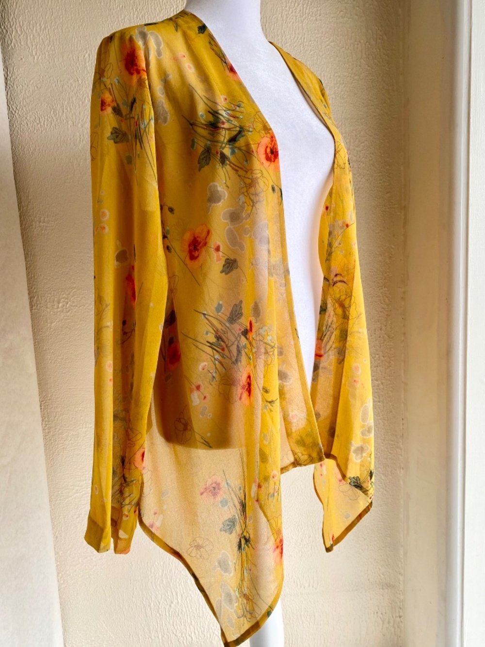 Kensie yellow floral short kimono top Size Medium